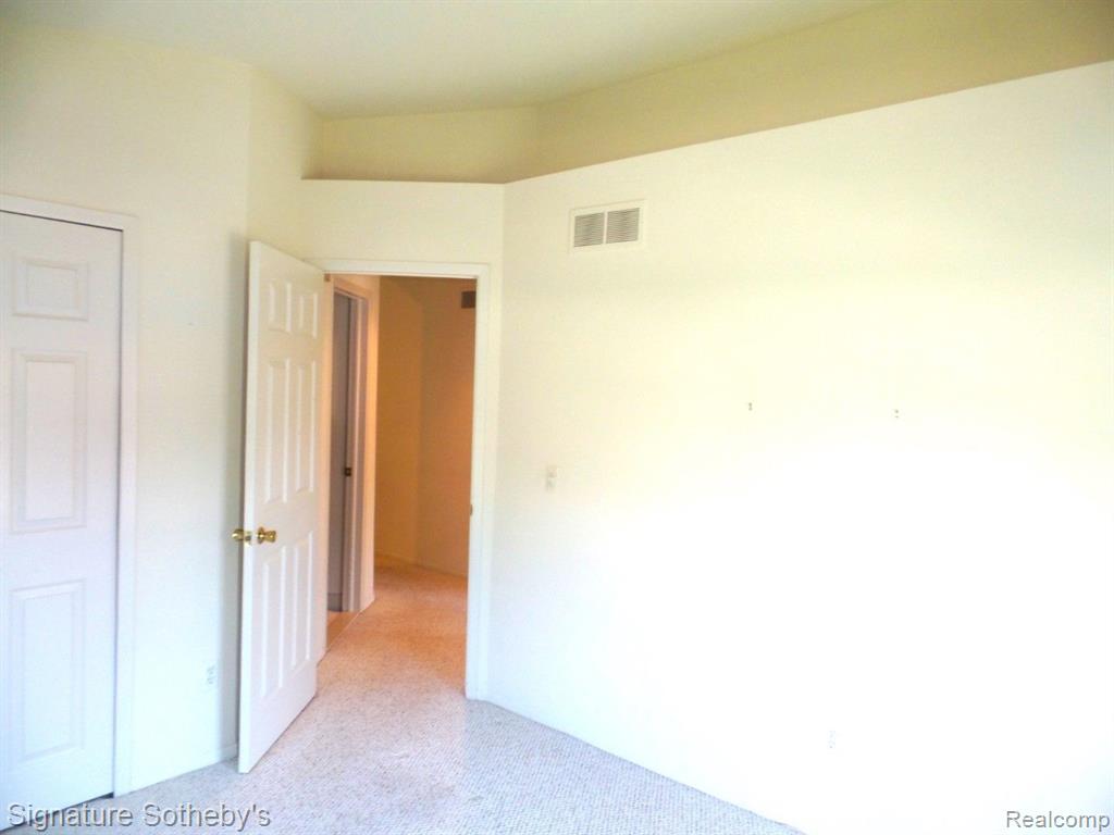 22375 Peach Tree Novi, MI 48375 - Photo 12 of 37