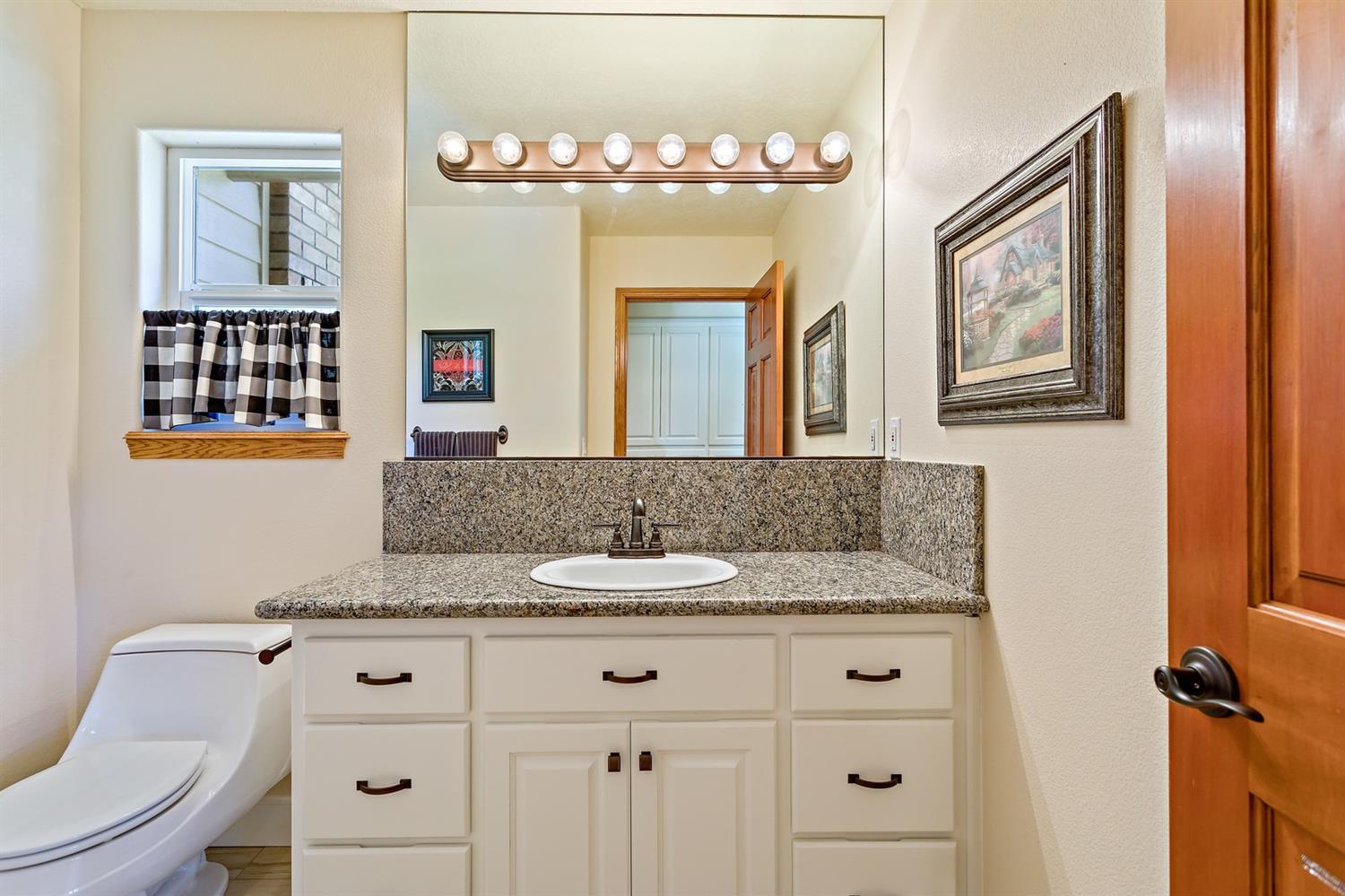 232 Kingsgate Way Grants Pass, OR 97527 - Photo 21 of 35 Additional Photo