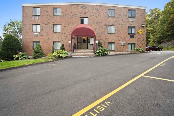 $1,900 | 80 North Warren Street, Unit 30, Woburn, MA 01801