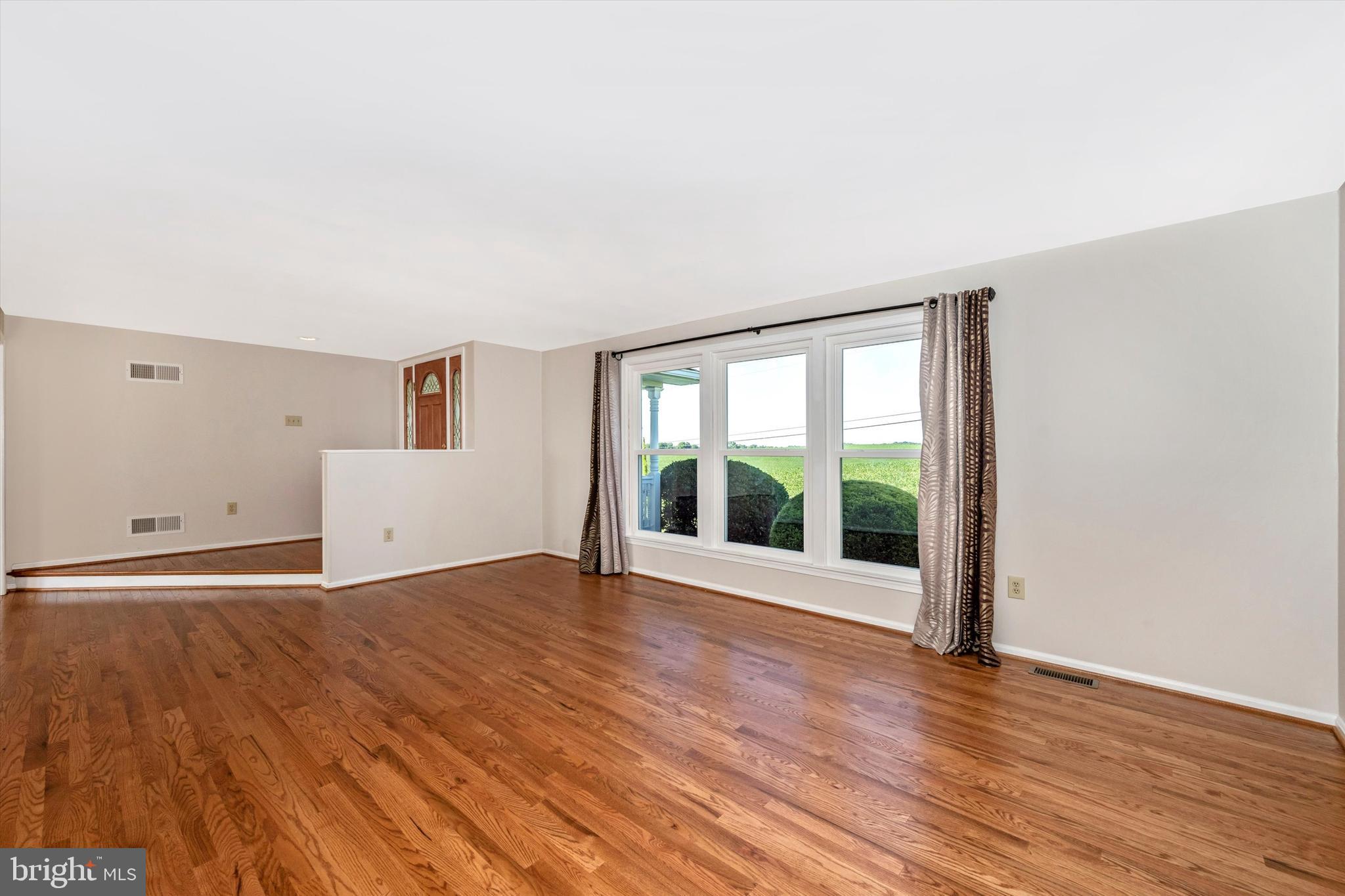 1820 Gapland Road Jefferson, MD 21755 - Photo 23 of 60 Living Room