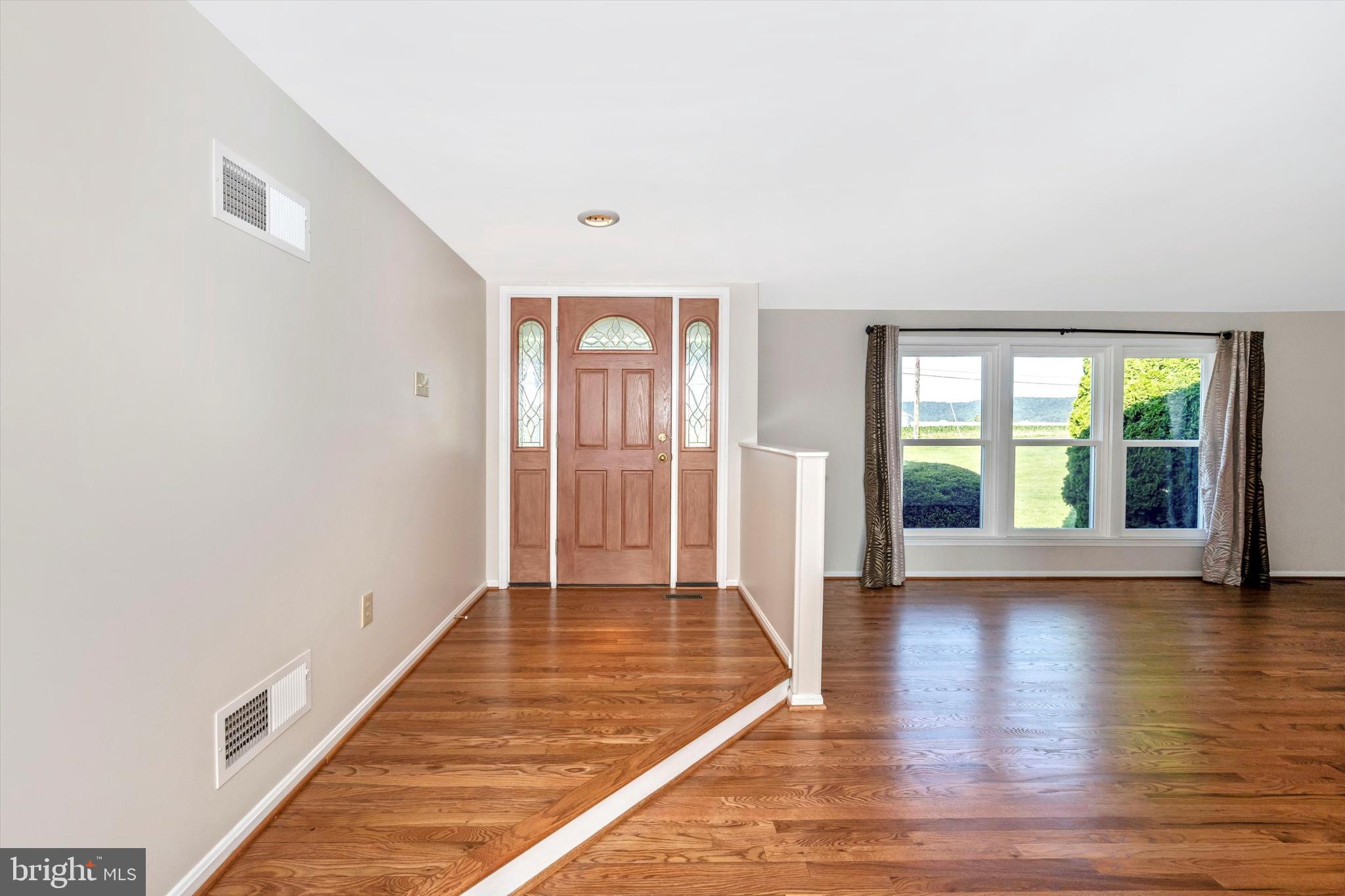 1820 Gapland Road Jefferson, MD 21755 - Photo 4 of 60 Foyer