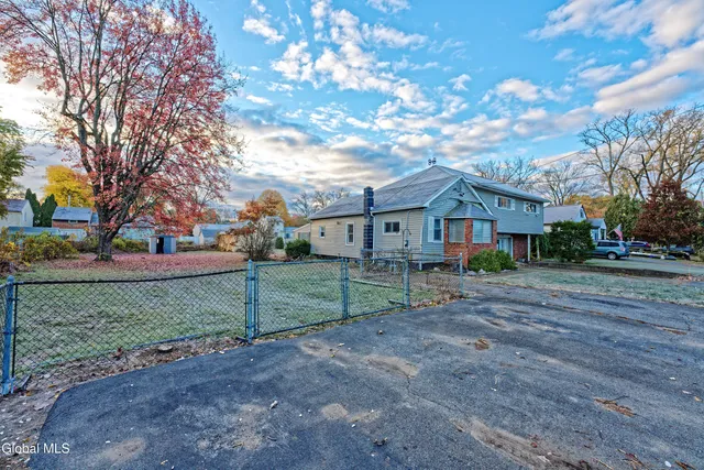 $197,700 | 318 Chiswell Road, Schenectady, NY 12304