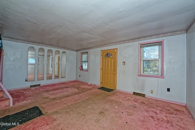 $197,700 | 318 Chiswell Road, Schenectady, NY 12304