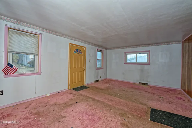 $197,700 | 318 Chiswell Road, Schenectady, NY 12304