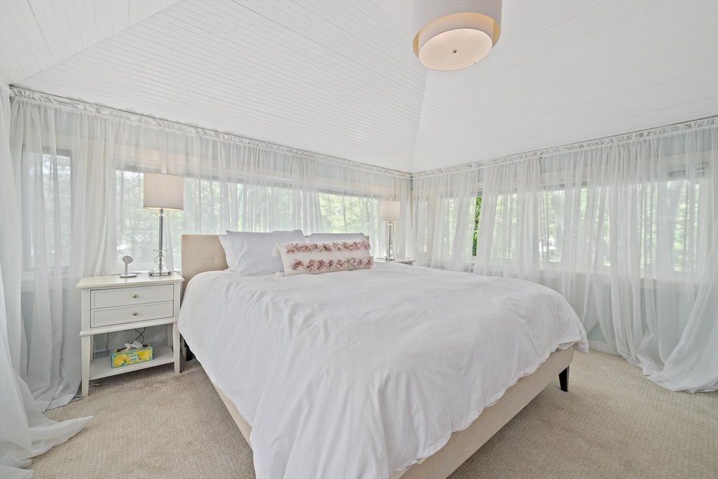 19 Ridge Road Waban, MA 02468 - Photo 15 of 34