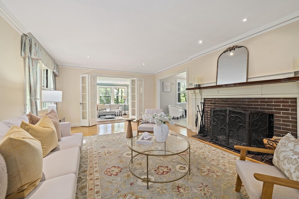 19 Ridge Road Waban, MA 02468 - Photo 3 of 34