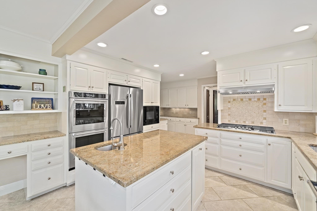 19 Ridge Road Waban, MA 02468 - Photo 7 of 34
