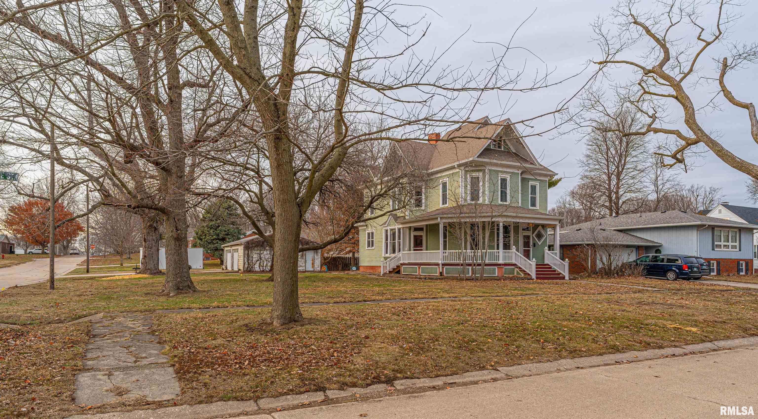 506 North Lafayette Street Mount Pulaski, IL 62548 - Photo 4 of 59