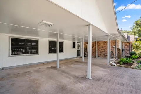 a view of a back yard of the house