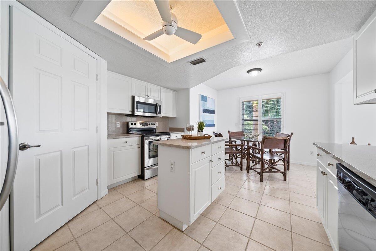 100 Riverside Drive, Unit 201 Cocoa, FL 32922 - Photo 10 of 31 Kitchen