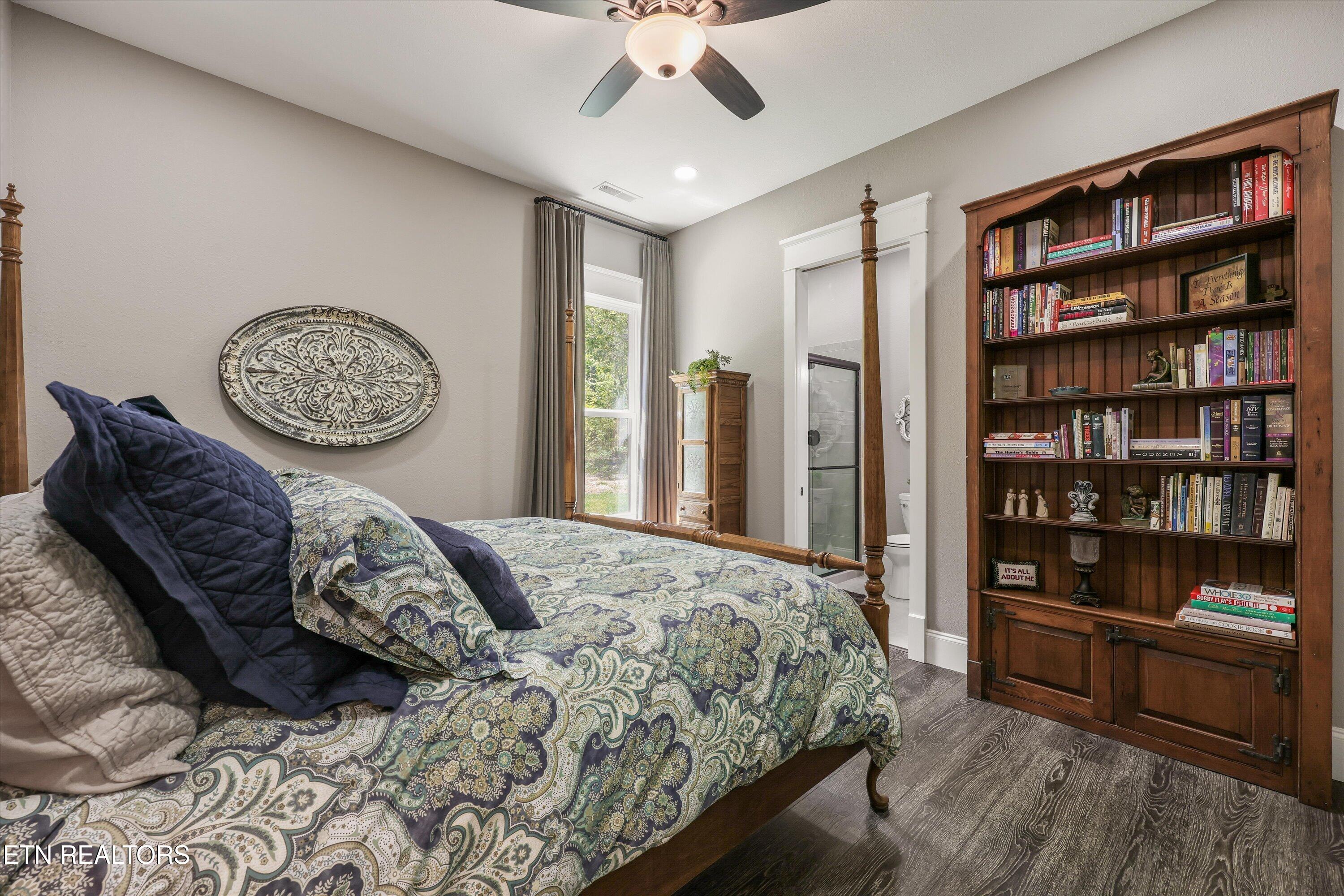 481 Loop Road Rockwood, TN 37854 - Photo 30 of 52 En-suite Bedroom 2