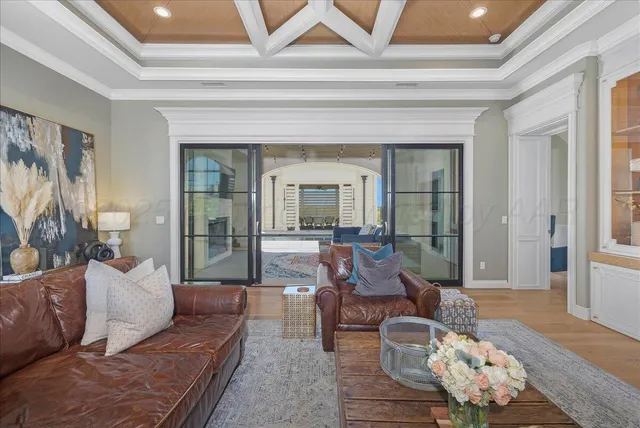 a view of house with garden and porch