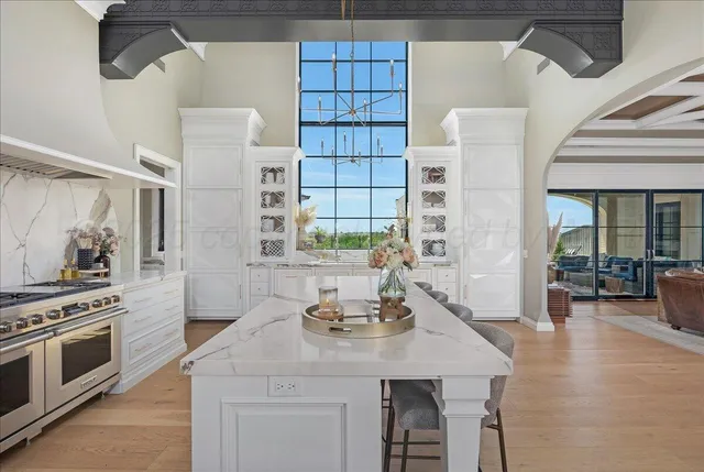 $1,750,000 | 6705 Parkwood Place, Amarillo, TX 79119