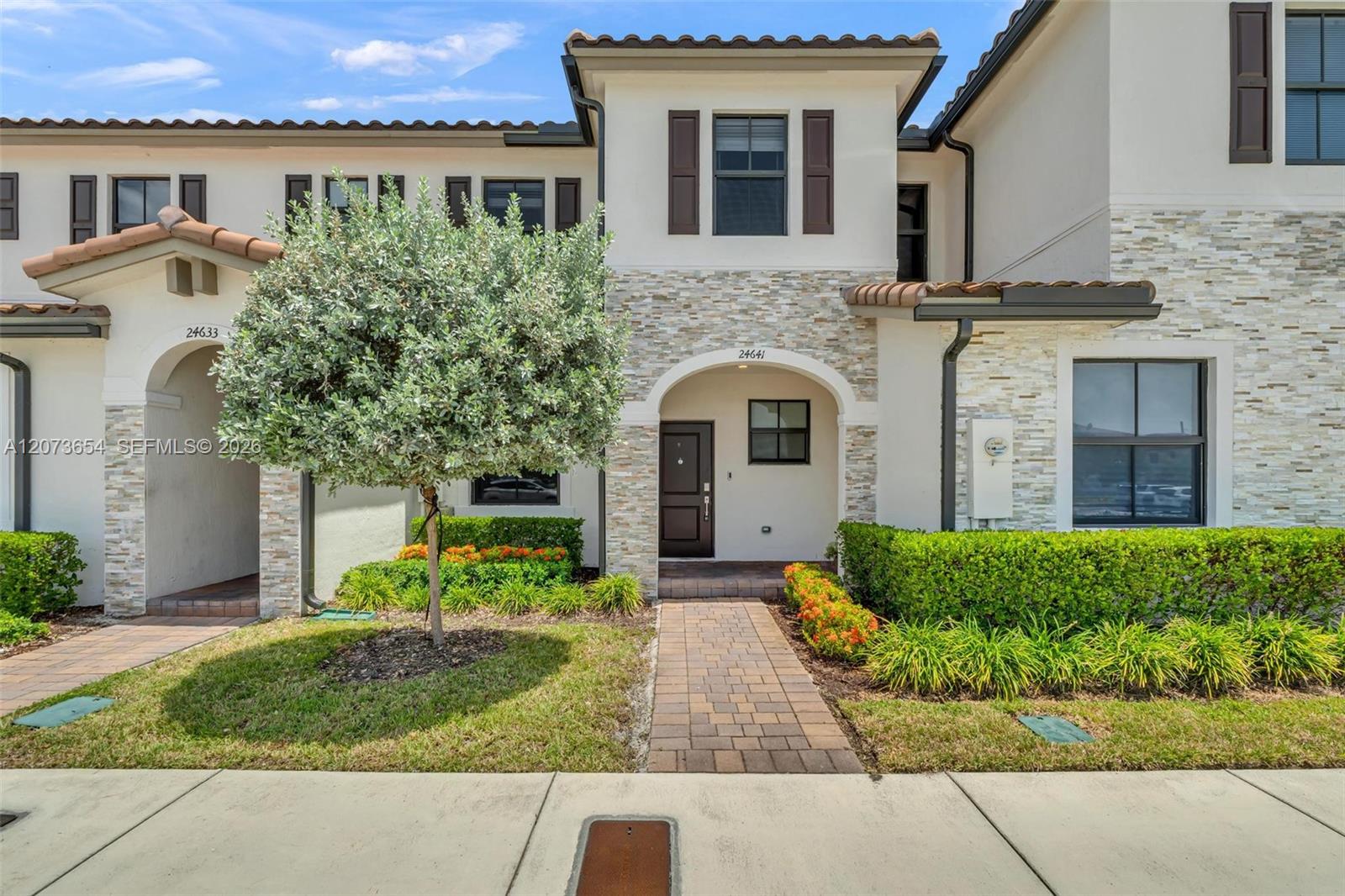 24641 Southwest 117th Path Homestead, FL 33032 - Photo 4 of 46 Gallery Image 4