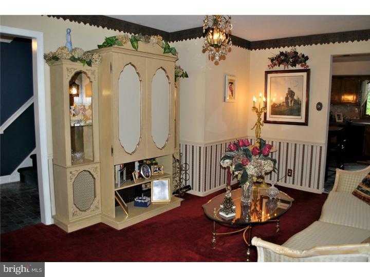 571 Middle Holland Road Holland, PA 18966 - Photo 5 of 25 Living Room