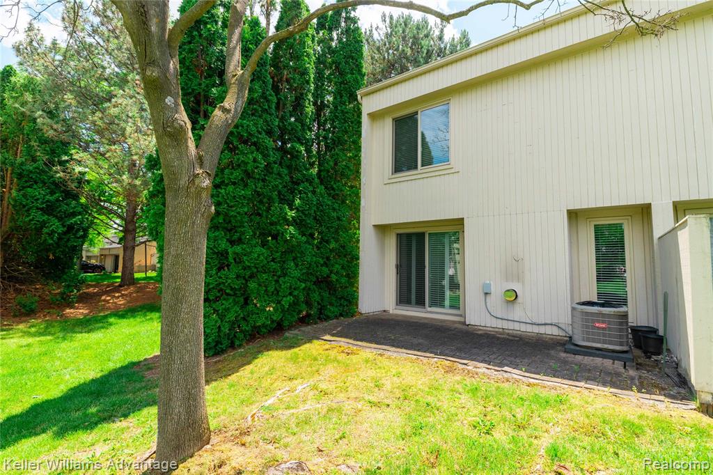 39478 Country Lane Novi, MI 48375 - Photo 36 of 38