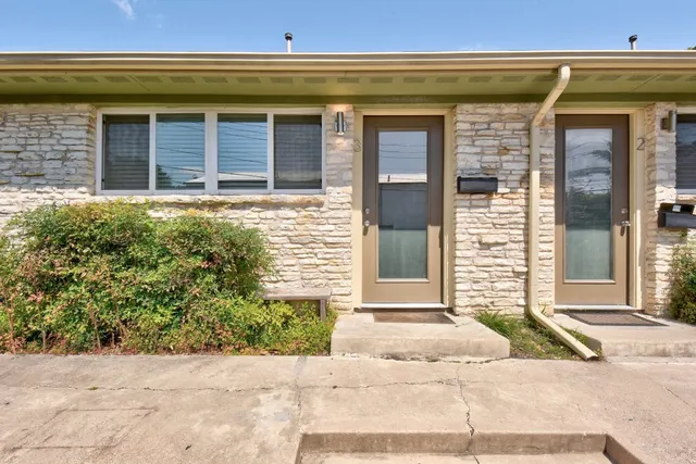 $1,350 | 1311 East 52nd Street, Unit 3, Austin, TX 78723