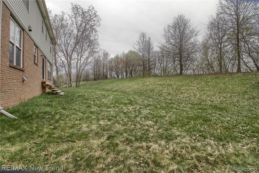767 Woodfield Way Rochester, MI 48307 - Photo 28 of 29 28-Backyard.jpg