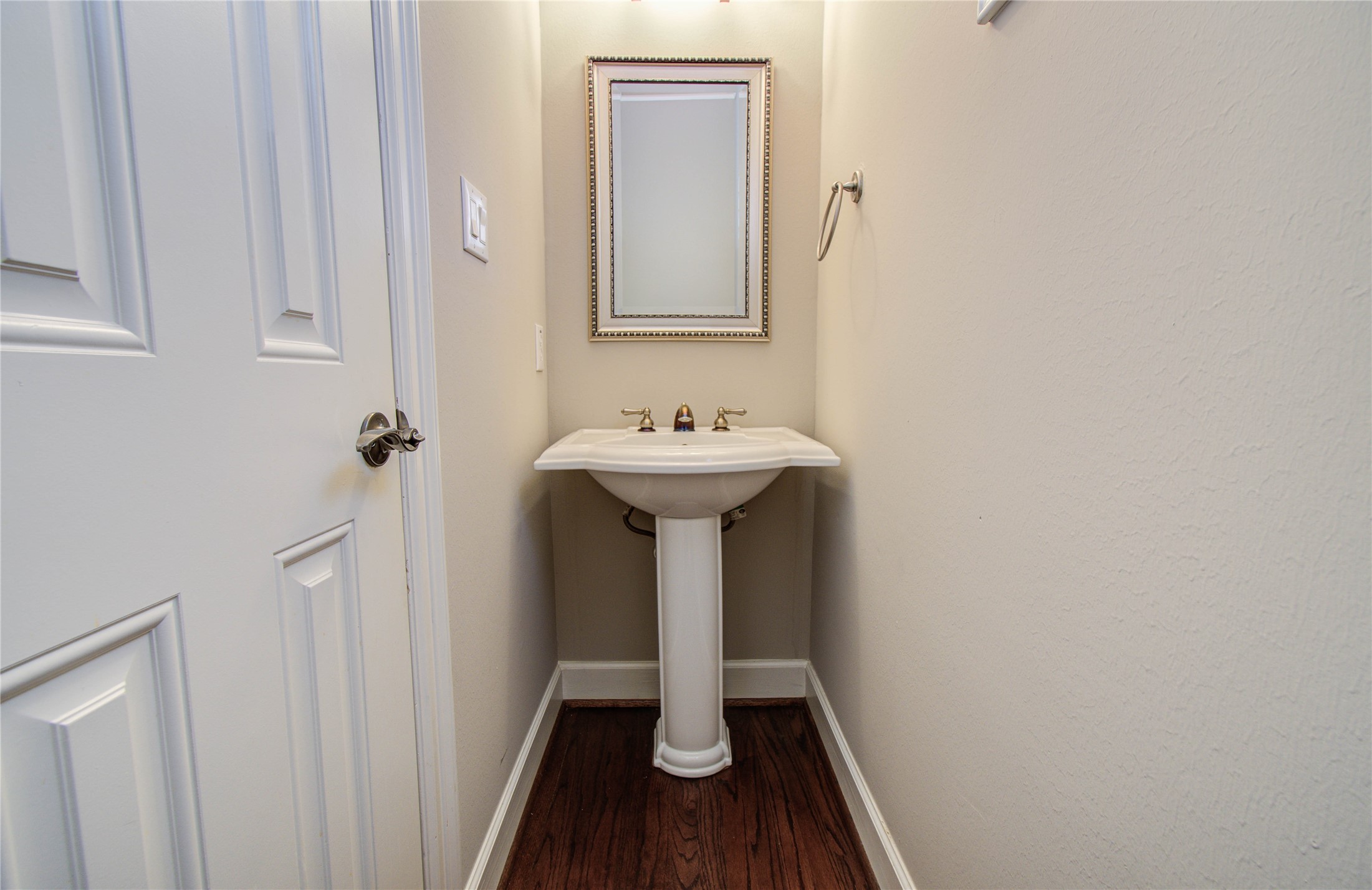 4613 Floyd Street Houston, TX 77007 - Photo 18 of 37 a bathroom with a sink a mirror and vanity