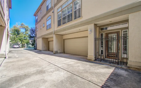 $465,000 | 4613 Floyd Street, Houston, TX 77007