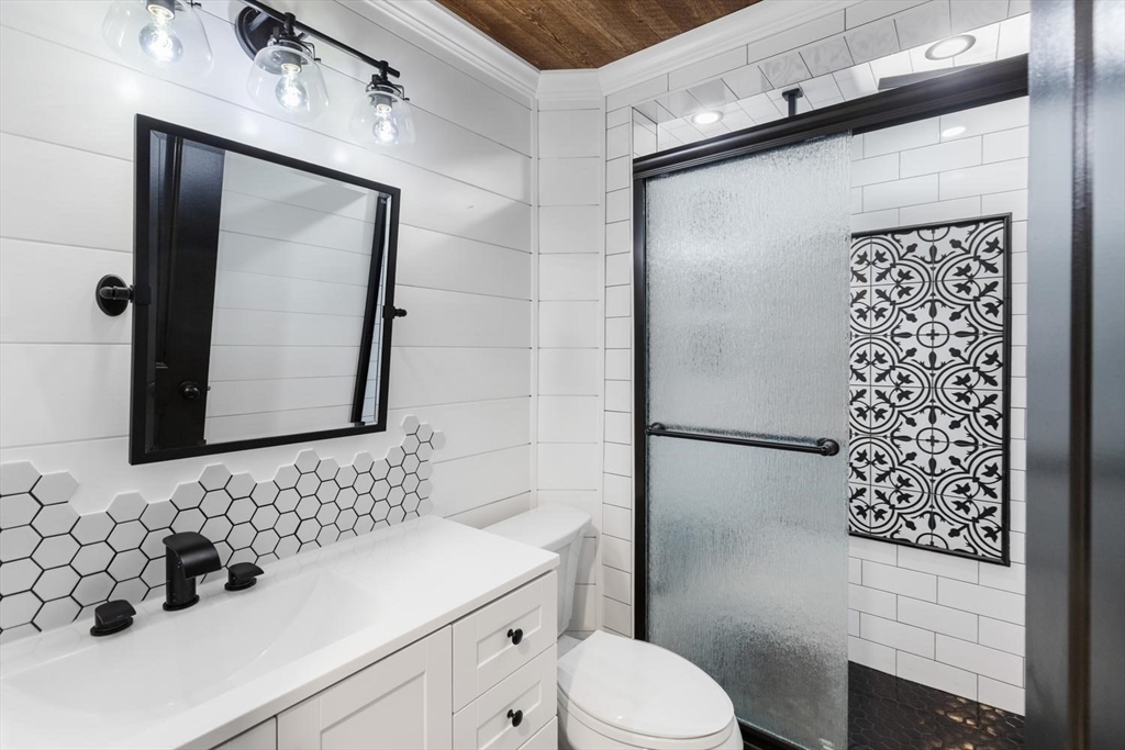 53 Longhill Road Lynn, MA 01904 - Photo 15 of 33