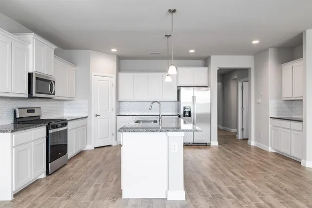 $2,550 | 180 Tanager Drive, Rhome, TX 76078