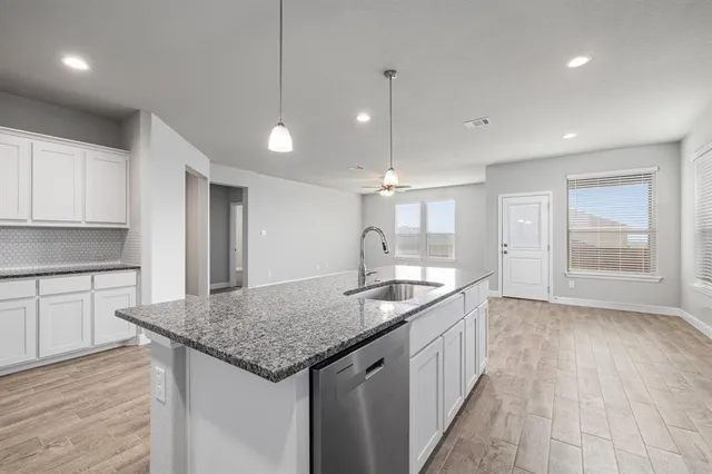 $2,550 | 180 Tanager Drive, Rhome, TX 76078