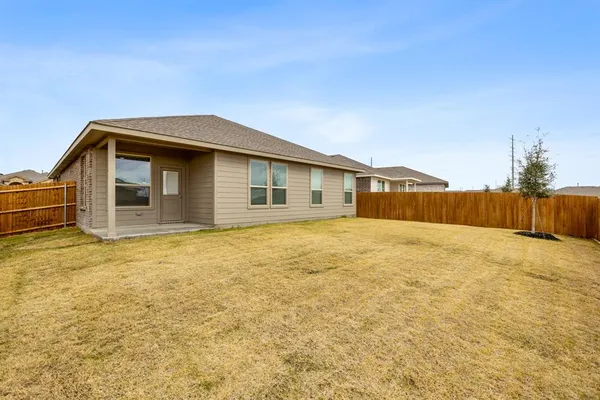 $2,225 | 180 Tanager Drive, Rhome, TX 76078