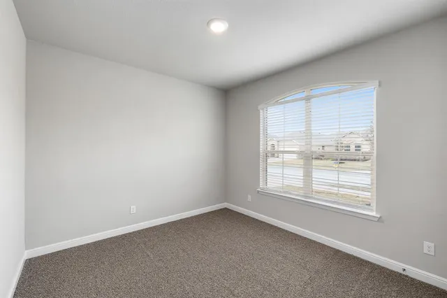 $2,550 | 180 Tanager Drive, Rhome, TX 76078