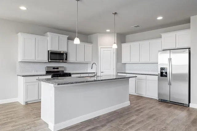 $2,550 | 180 Tanager Drive, Rhome, TX 76078