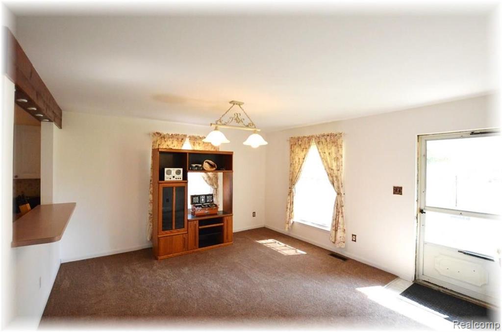 3212 Avon Manor Road Rochester Hills, MI 48307 - Photo 6 of 41