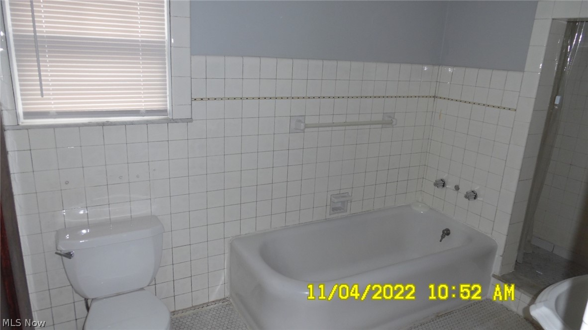 210 Edgerton Road Akron, OH 44303 - Photo 18 of 25 Full Main Bath