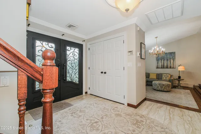 a view of an entryway with livingroom