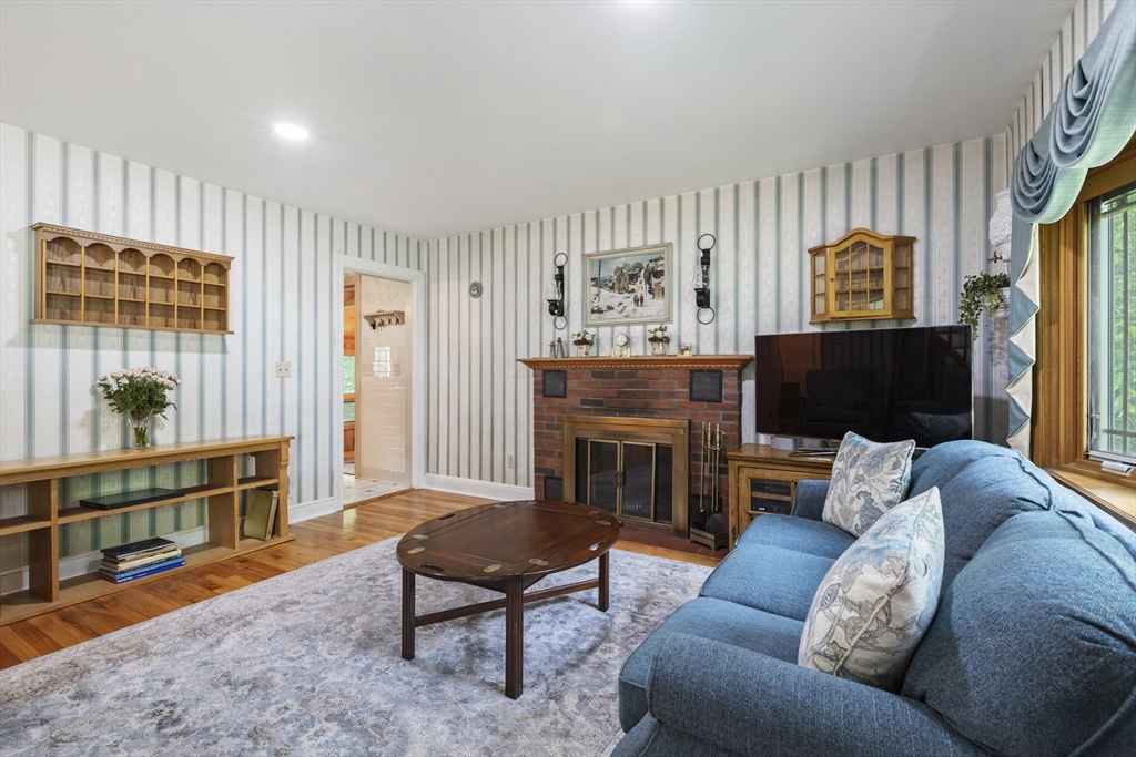2 Rich Road Holliston, MA 01746 - Photo 6 of 25 Gallery Image 6