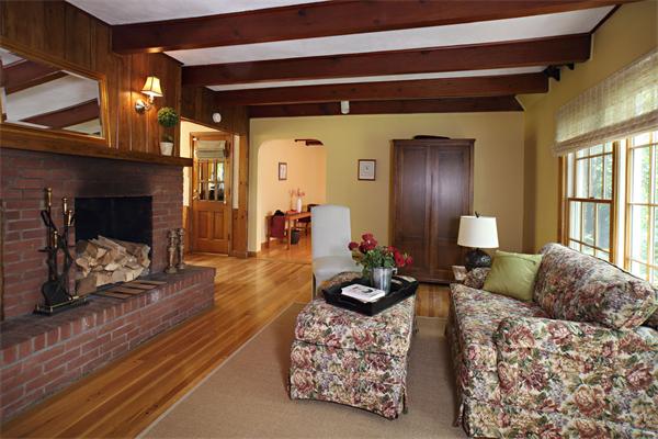247 Country Club Road Newton, MA 02459 - Photo 2 of 8