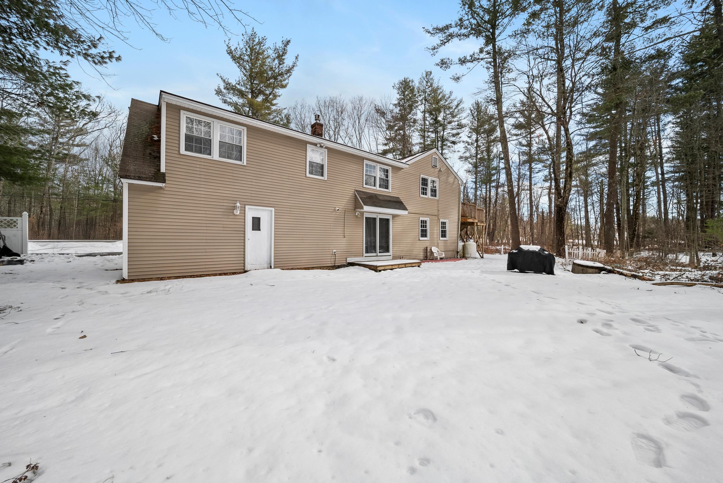 205 Mammoth Road Londonderry, NH 03053 - Photo 2 of 38