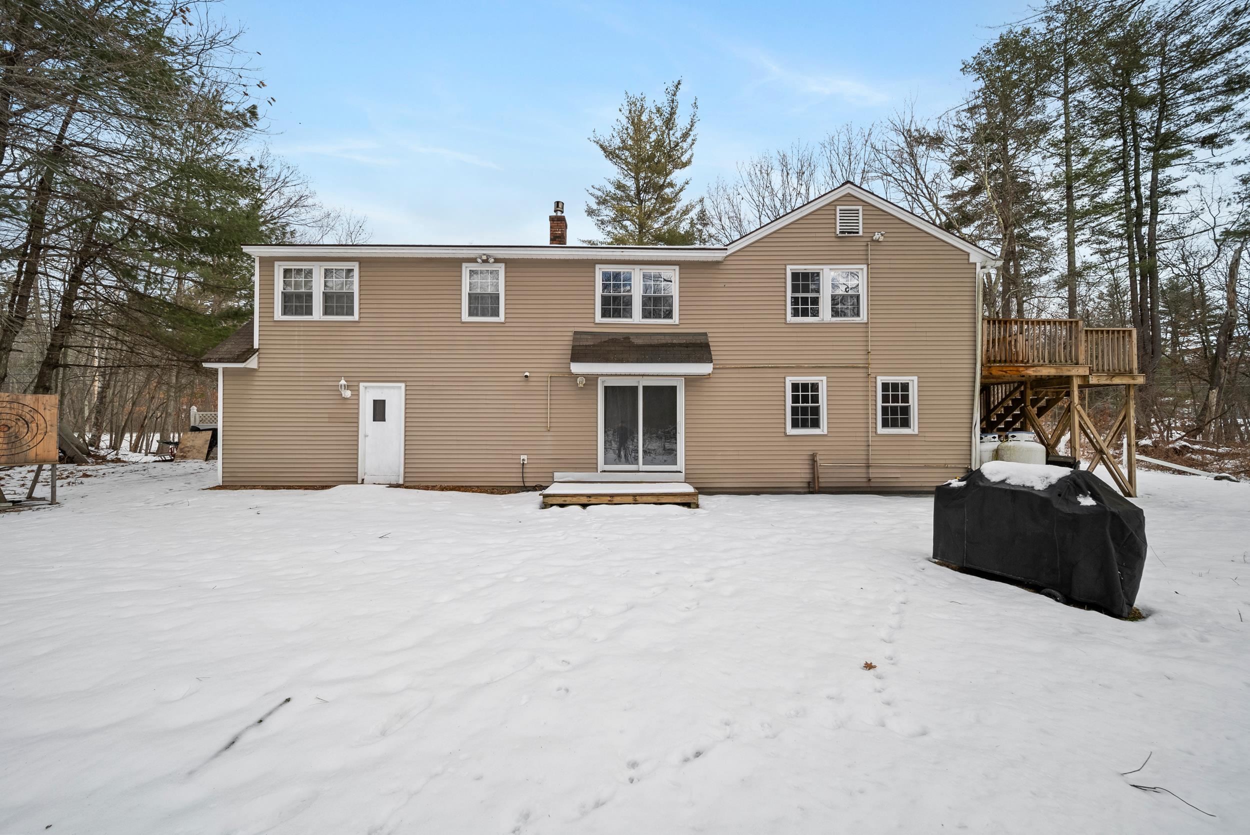 205 Mammoth Road Londonderry, NH 03053 - Photo 3 of 38