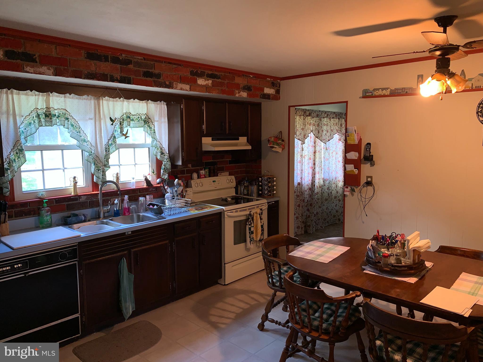 12 Stage Road Newark, DE 19711 - Photo 5 of 17 Kitchen