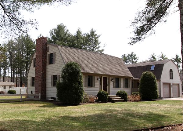 72 Sarah Sherman Road Rochester, MA 02770 - Photo 1 of 17 a front view of a house with a yard