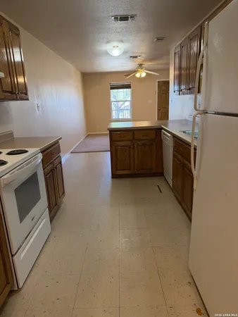 $1,195 | 212 Schriewer, Unit 201, Poth, TX 78147