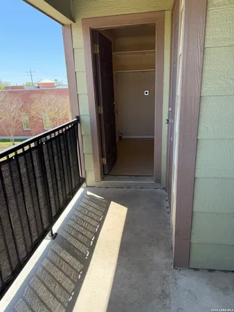 $1,195 | 212 Schriewer, Unit 201, Poth, TX 78147