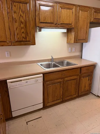 $1,195 | 212 Schriewer, Unit 201, Poth, TX 78147