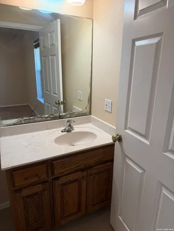 $1,195 | 212 Schriewer, Unit 201, Poth, TX 78147