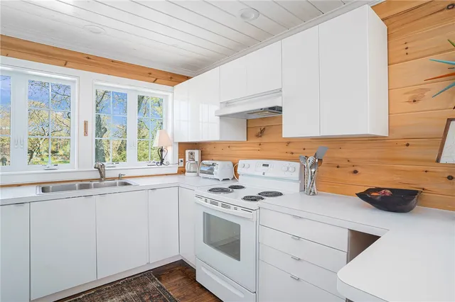 $2,800 | 54 Metaterraine Avenue, South Kingstown, RI 02879