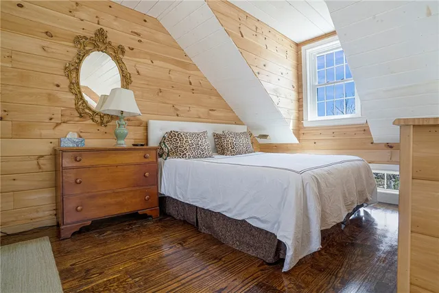 $2,800 | 54 Metaterraine Avenue, South Kingstown, RI 02879