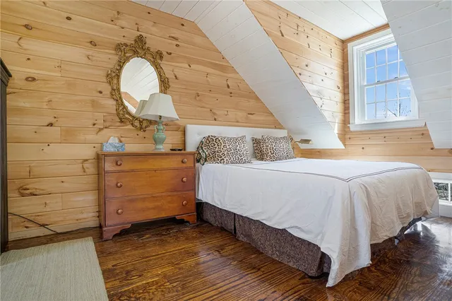 $2,800 | 54 Metaterraine Avenue, South Kingstown, RI 02879