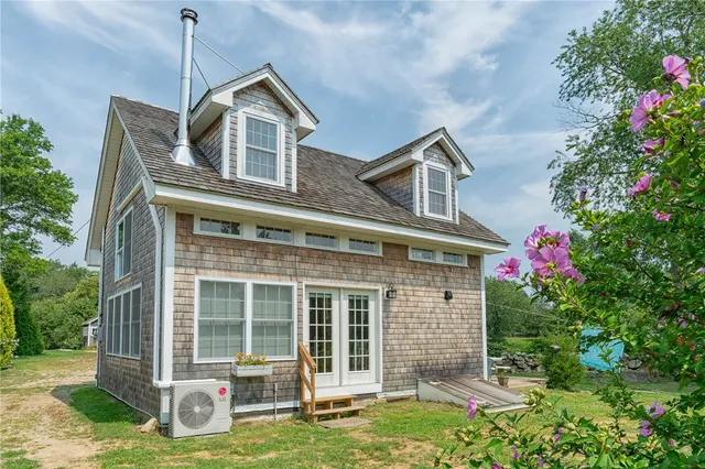 $2,800 | 54 Metaterraine Avenue, South Kingstown, RI 02879