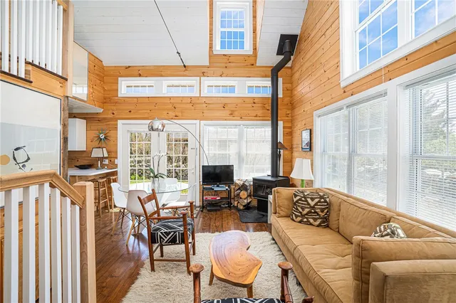 $2,800 | 54 Metaterraine Avenue, South Kingstown, RI 02879