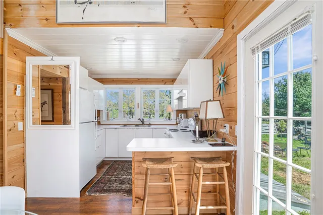 $2,800 | 54 Metaterraine Avenue, South Kingstown, RI 02879