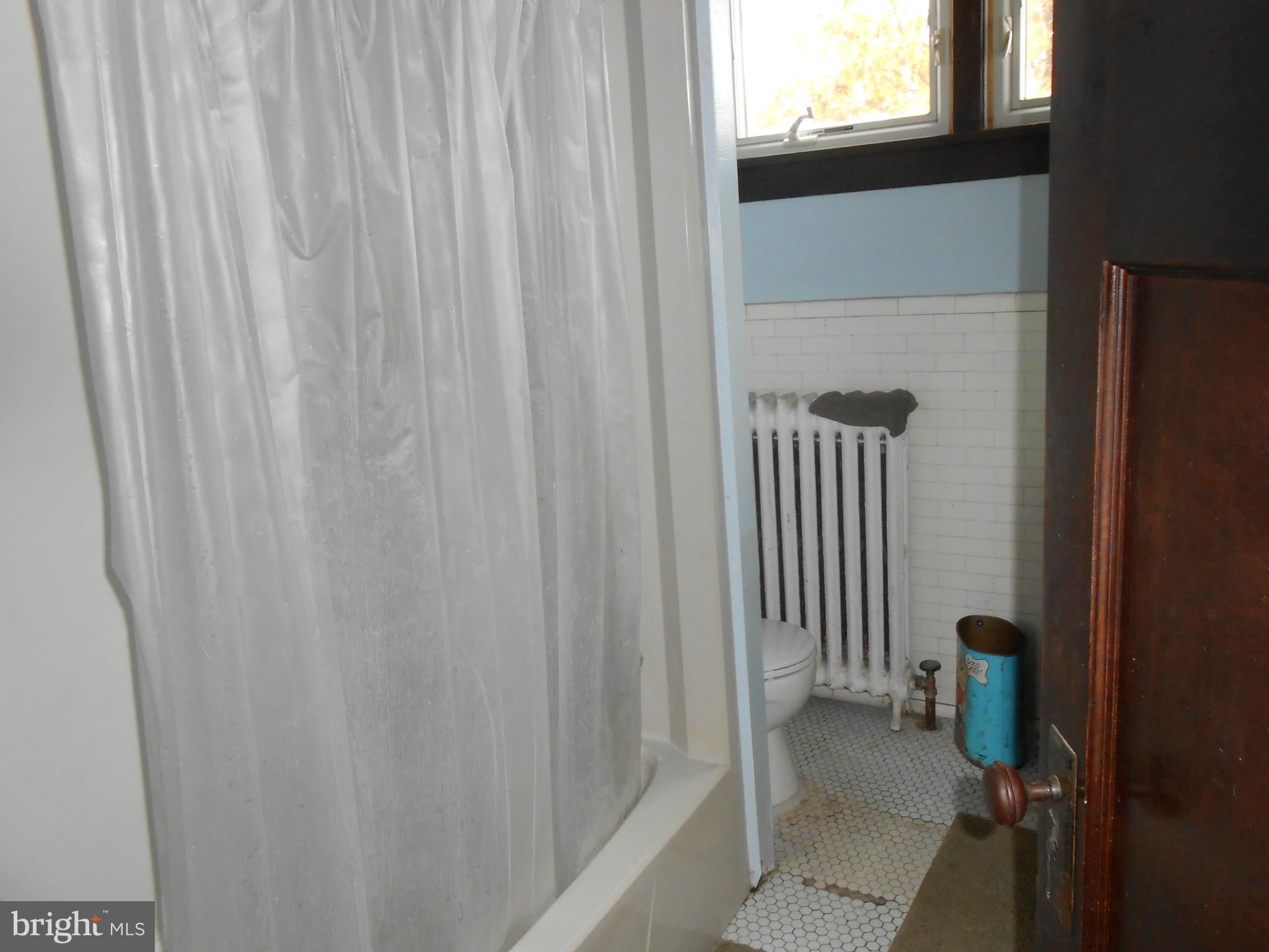 6833 Piney Branch Road Northwest Washington, DC 20012 - Photo 8 of 22 Bath